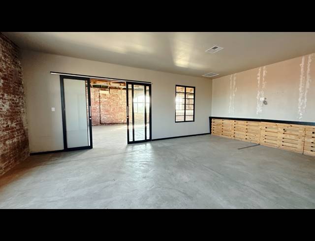 754M² OFFICE TO LET IN POINT WATERFRONT